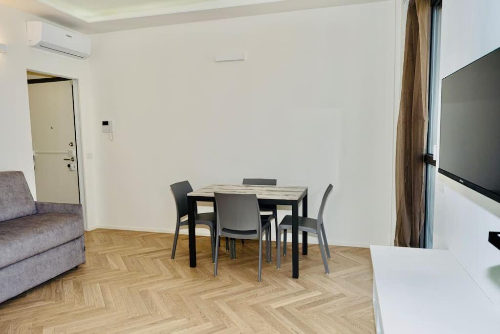 Sky View -Porta Nuova- Appartamento 2 Con Balcone Milán Exteriér fotografie